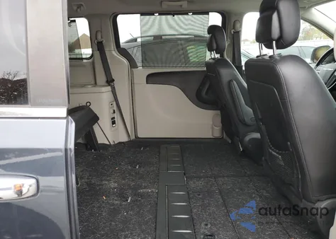 2013 Chrysler Town & Country Touring L z USA, uszkodzony, nr VIN 2C4RC1CG6DR695738